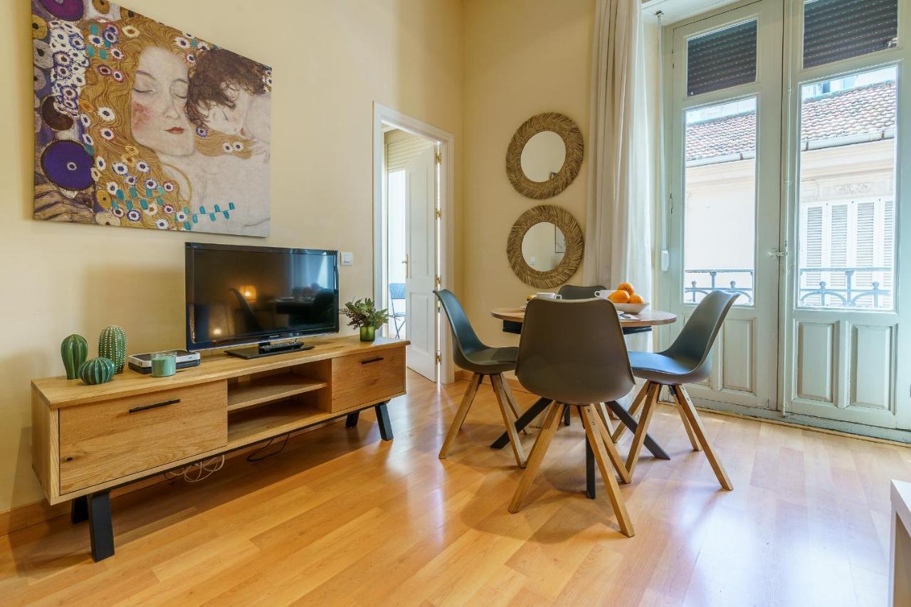 Bright Two-Bedroom Apartment In The Historic Center Málaga Buitenkant foto