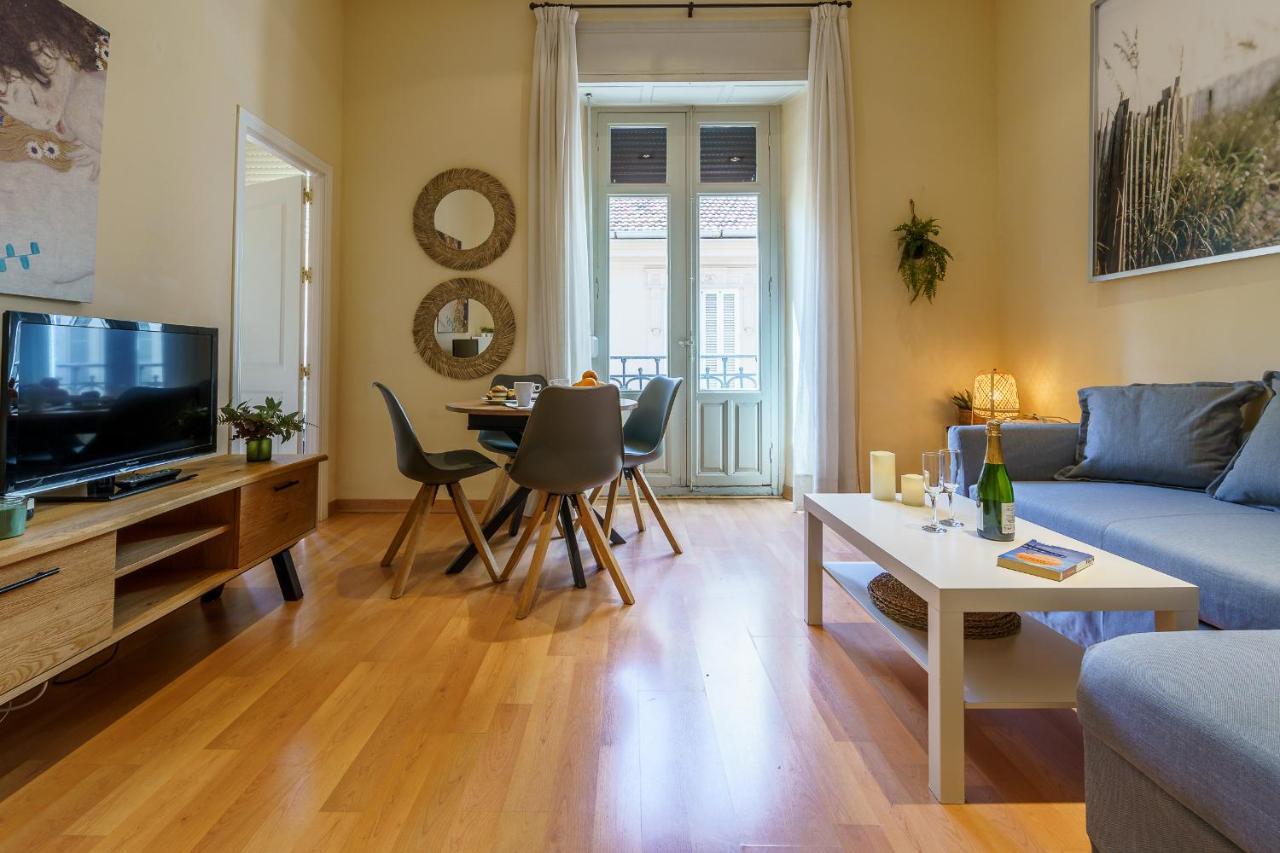 Bright Two-Bedroom Apartment In The Historic Center Málaga Buitenkant foto