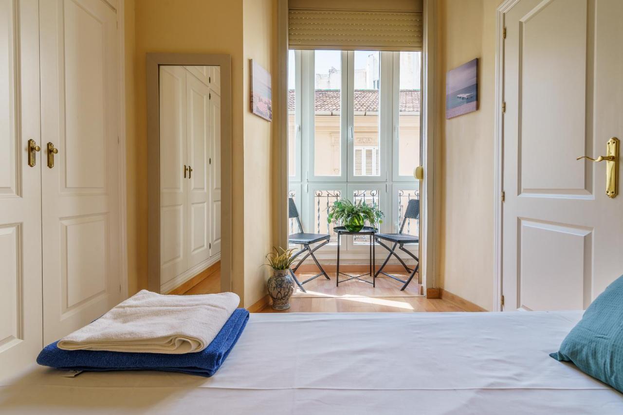 Bright Two-Bedroom Apartment In The Historic Center Málaga Buitenkant foto