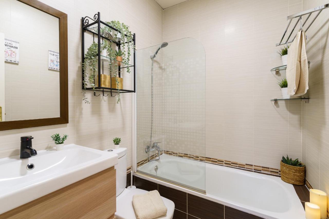 Bright Two-Bedroom Apartment In The Historic Center Málaga Buitenkant foto