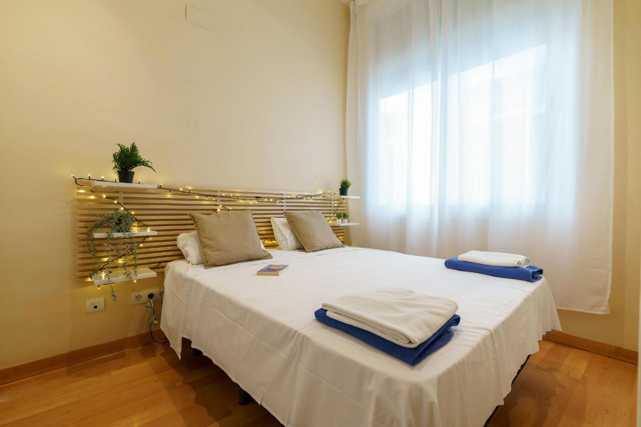 Bright Two-Bedroom Apartment In The Historic Center Málaga Buitenkant foto
