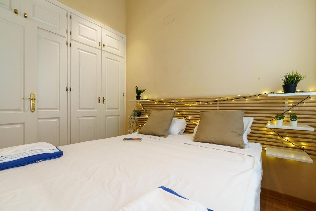Bright Two-Bedroom Apartment In The Historic Center Málaga Buitenkant foto